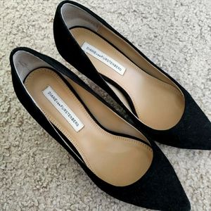 Diane von furstenberg black suede pump